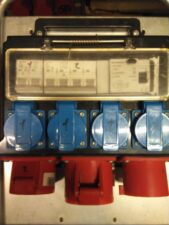 Strømskap 400V - 32A - 2 Kurser 16A, delt med 16A 3fas, Loop out: 1x 32A