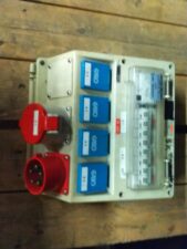 Strømskap 400V - 32A - 2 Kurser 16A, 1x 32A